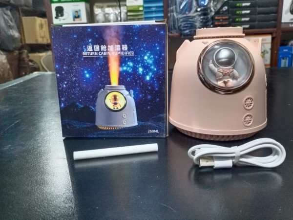 Astronaut Air Humidifier 260ml – Ultrasonic Aroma Diffuser & Night Light
